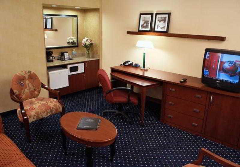 Hotel Courtyard By Marriott Baton Rouge Acadian Centre/Lsu Area Extérieur photo